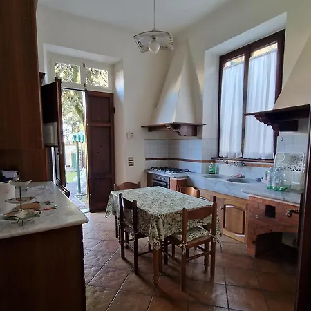 Holiday home Villetta Fronte Mare In Versilia - Affitti Mensili Trattabili *