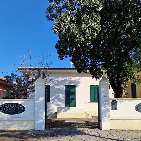 Villetta Fronte Mare In Versilia - Affitti Mensili Trattabili
