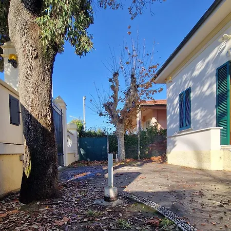Villetta Fronte Mare In Versilia - Affitti Mensili Trattabili * Marina di Pietrasanta