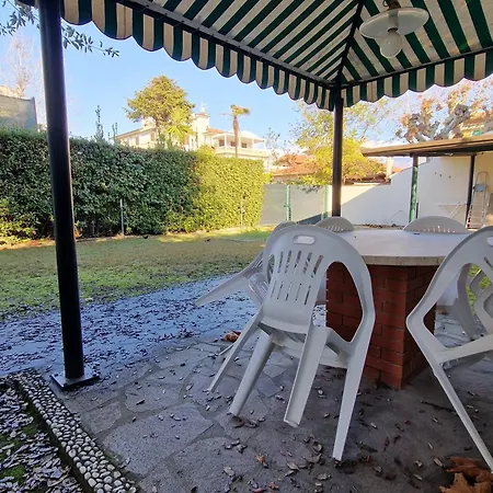 Villetta Fronte Mare In Versilia - Affitti Mensili Trattabili